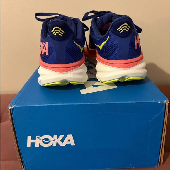 HOKA Clifton 9 Running Shoe - Picture 4 of 7
